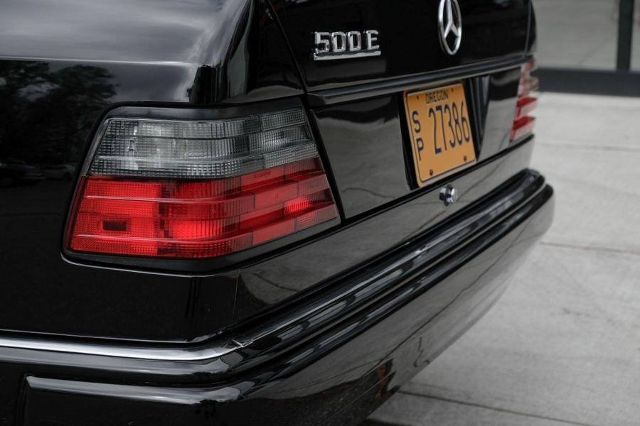 Детали экстерьера Mercedes-Benz 500 E (W124) 1992 года  (фото 4 из 69)
